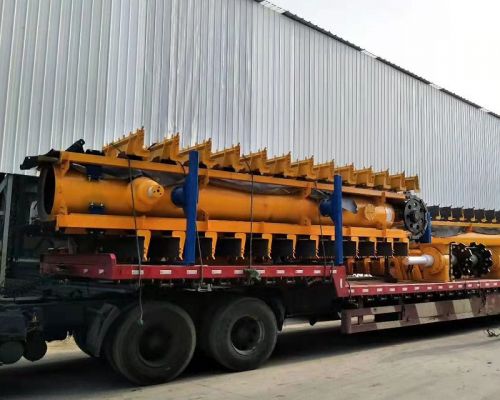 Submerged scraper conveyor